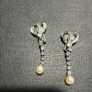 Elegant Silver and Pearl Drop Earrings clip